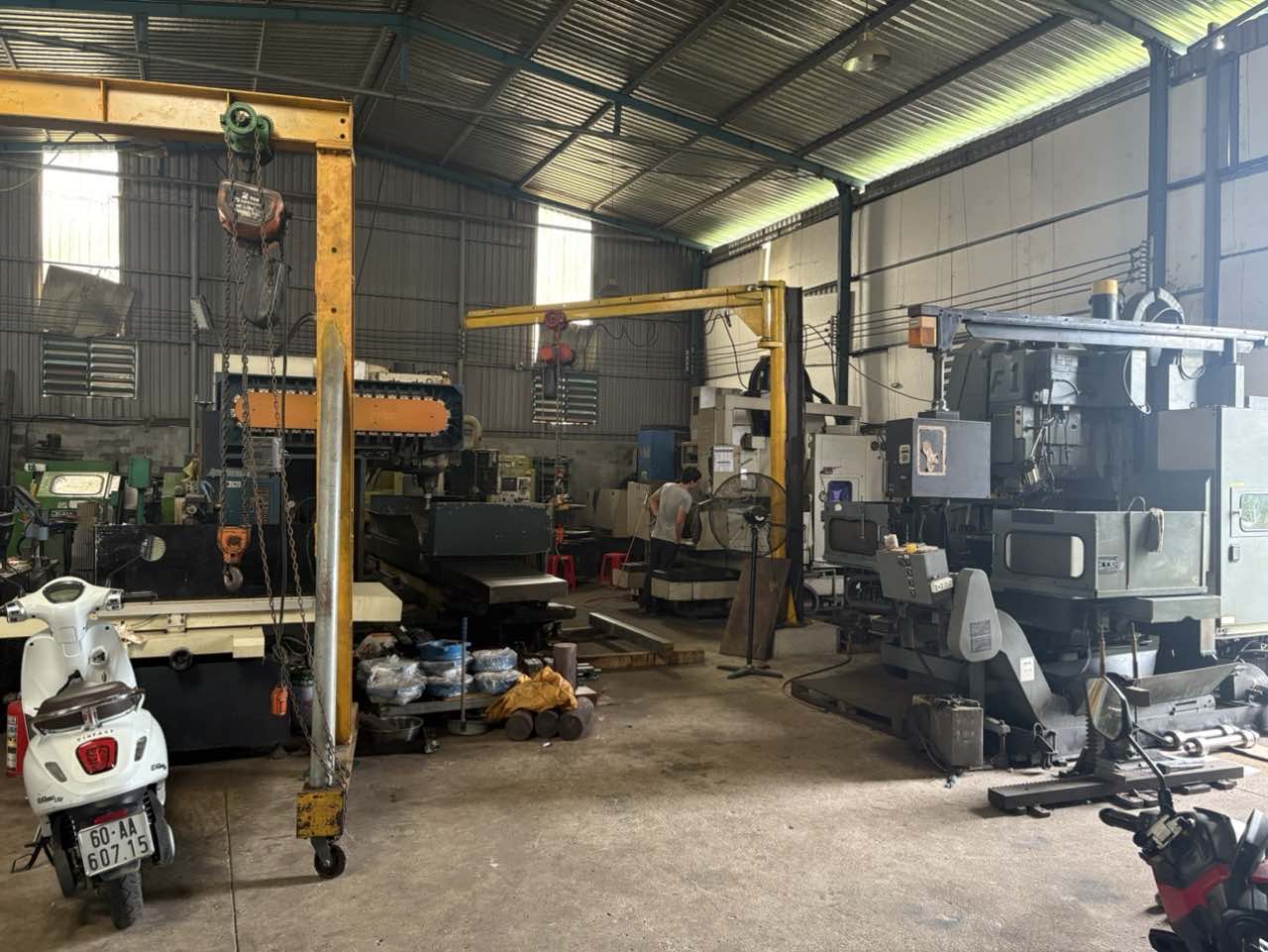 CNC milling machine (6).jpg